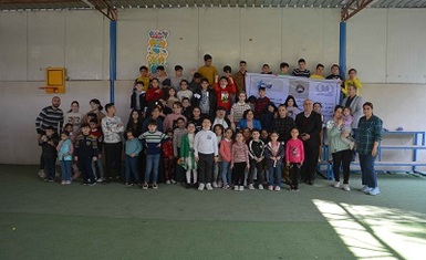 Hammurabi distribute gifts to Christian children in Basra on the occasion of Christmas and the New Year.