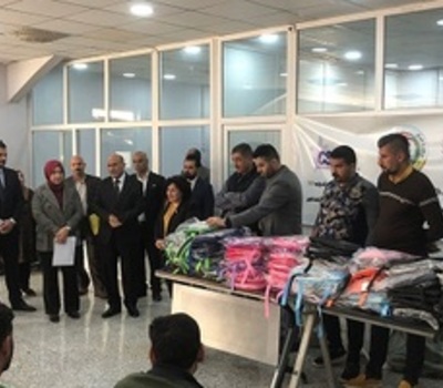 منظمة حمورابي لحقوق الإنسان توزع ٤٠٠ حقيبة مدرسية مع لوازمها من القرطاسية دعماً للعملية التربوية و التعليمية.
