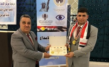 الدكتورسيف عدنان عضو مجلس ادارة منظمة حمورابي لحقوق الانسان ينال وسام الابداع من الاكاديمية الامريكية الدولية للتعليم والتدريب في العراق.