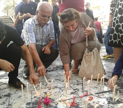 وفد من منظمة حمورابي لحقوق الإنسان يزور موقع جريمة الكرادة ويشعل الشموع ويرفع الصلوات على أرواح الشهداء