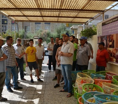 فريق اغاثي تابع لمنظمة حمورابي لحقوق الانسان يوزع 60 سلة صحية من المنظفات على عوائل سورية نازحة تتخذ من أربيل مأوى لها