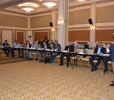 السيدان لويس مرقوس ايوب ويوحنا يوسف توايا يتلقيان تدريبات في آليات الوساطة لحل النزاعات المدنية