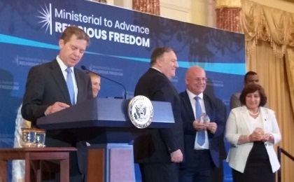 US Secretary of State, Mr. Pompeo, honors Ms. Pascal Warda and Mr. William Warda as winners of the International Religious Freedom Award from Iraq during the Ministerial Conference on the Promotion of Religious Freedom in Washington on 18-7-2019.